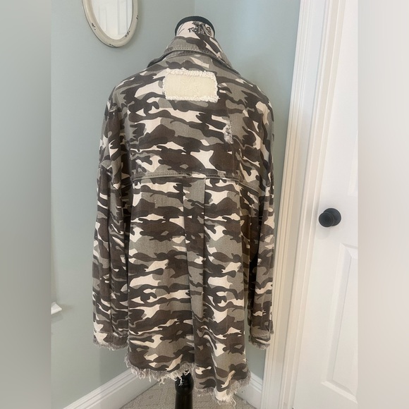 NWOT POL Camouflage Shacket | Size M | Fringe Edges | Distressed - Picture 5 of 12